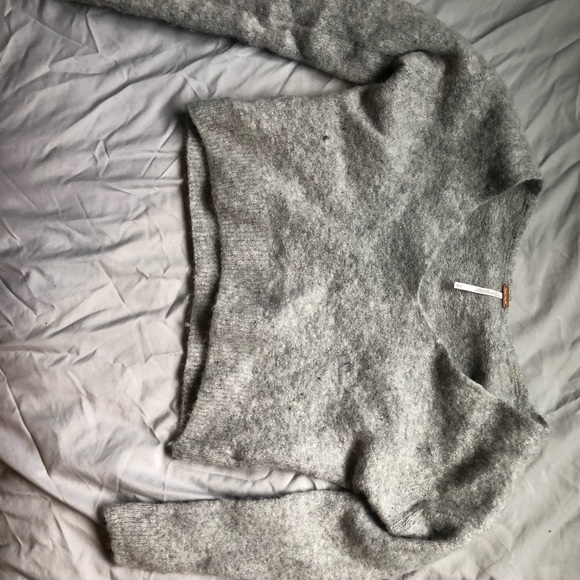 Cashmere grey free people sweater! V neck - Picture 1 of 2